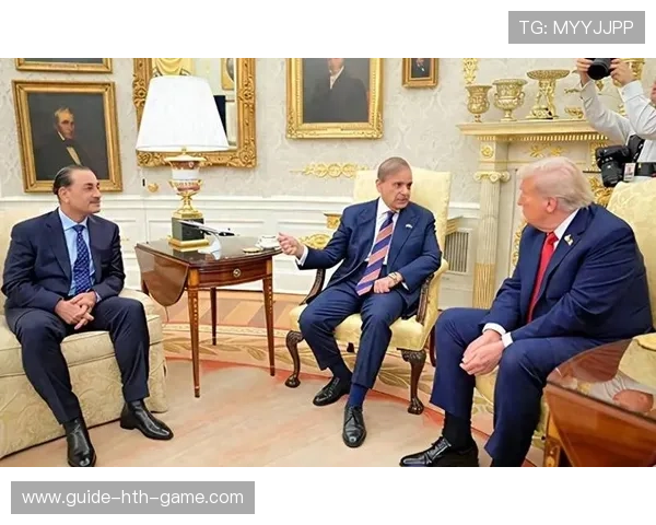 美巴会谈80分钟，特朗普微笑合影惹怒印度媒体：美国50年来最大外交转向